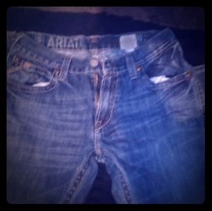 Ariatt jeans